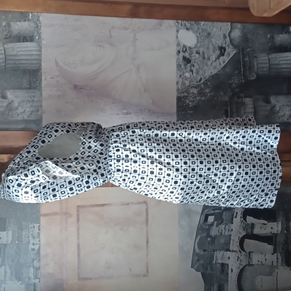 Dress - Picture 4 of 14